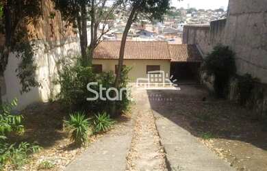 Imagem: A casa possui 2 Dormitórios, 1 Banheiro, 3 Vagas na garagem