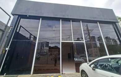 Imagem: O depósito possui 4 Vagas na garagem, 400m² de Área e está