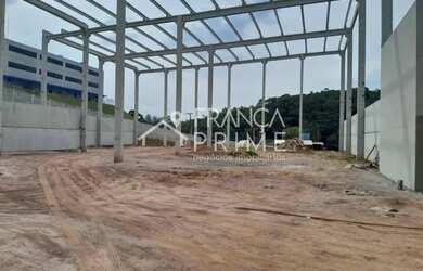 Imagem: O depósito possui 5 Vagas na garagem, 800m² de Área, Imóvel