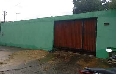 Imagem: A casa possui 5 Dormitórios, 1 Banheiro, 1 Vaga na garagem