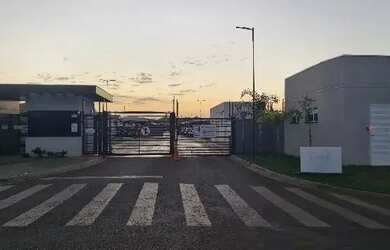 Imagem: A casa à venda possui 2 Dormitórios, 1 Banheiro, 1 Vaga na