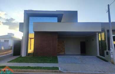 Imagem: A casa possui 3 Dormitórios, 3 Banheiros, 2 Vagas na garagem