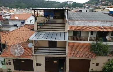 Imagem: A casa possui 3 Dormitórios, 2 Banheiros, 240m² de Área e