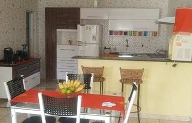 Imagem: A casa possui 2 Dormitórios, 1 Banheiro, 1 Vaga na garagem