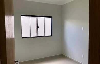 Imagem 14: A casa está localizado no bairro Residencial Santa Cruz possui 105 metros...