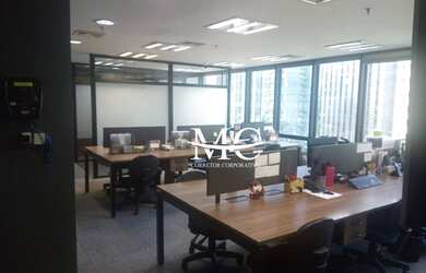 Imagem: O depósito possui 5 Vagas na garagem, 300m² de Área e está