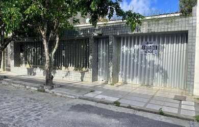 Imagem 2: Casa no Luzia. Varanda, 180m² de Área, 2 Vagas na garageme3 Dormitórios