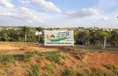 Imagem: O terreno possui 1.855m² de Área e está localizado em Porto