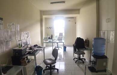 Imagem: O depósito possui 1 Vaga na garagem, 68m² de Área e está