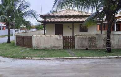 Imagem: A casa possui 2 Dormitórios, 2 Banheiros, 4 Vagas na garagem