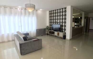 Imagem: A casa em condomínio possui 5 Dormitórios, 5 Banheiros, 2