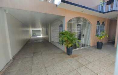 Imagem: A casa para alugar possui 4 Dormitórios, 4 Banheiros, 5 Vagas