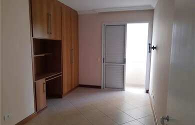 Imagem: O apartamento possui 4 Dormitórios, 3 Banheiros, 2 Vagas na