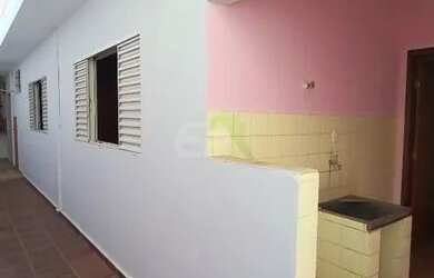 Imagem: A casa possui 2 Dormitórios, 2 Banheiros, 2 Vagas na garagem