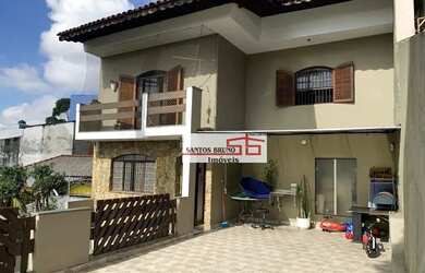 Imagem: A casa possui 3 Dormitórios, 2 Banheiros, 200m² de Área e