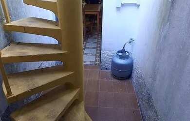 Imagem: A casa possui 2 Dormitórios, 1 Banheiro, 1 Vaga na garagem