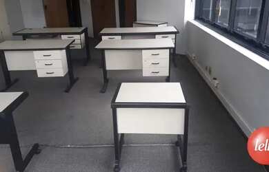 Imagem: O depósito possui 4 Vagas na garagem, 130m² de Área e está