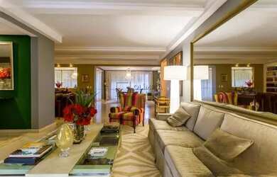 Imagem: A casa possui 4 Dormitórios, 5 Banheiros, 5 Vagas na garagem