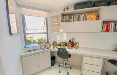 Imagem 12: Apartamento reformado frente mar na Praia das Astúrias no Guarujá com...