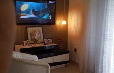 Imagem: A casa possui 3 Dormitórios, 1 Banheiro, 2 Vagas na garagem