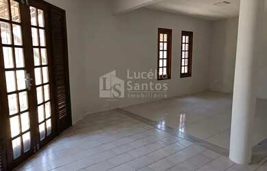 Imagem: A casa possui 3 Dormitórios, 2 Banheiros, 1 Vaga na garagem