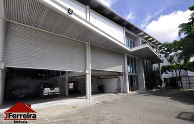 Imagem: O depósito possui 5 Vagas na garagem, 1.970m² de Área e