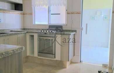 Imagem: A casa em condomínio possui 2 Dormitórios, 1 Banheiro, 2 Vagas