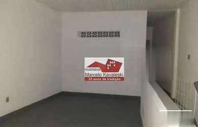 Imagem: O depósito possui 2 Vagas na garagem, 320m² de Área e está