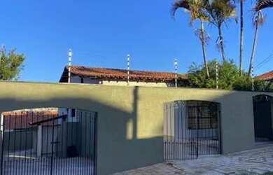 Imagem: A casa possui 2 Dormitórios, 1 Banheiro, 5 Vagas na garagem