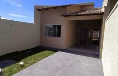 Imagem: A casa possui 3 Dormitórios, 2 Banheiros, 2 Vagas na garagem