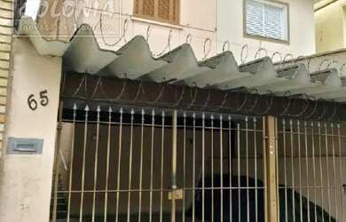 Imagem: A casa possui 2 Dormitórios, 1 Banheiro, 2 Vagas na garagem