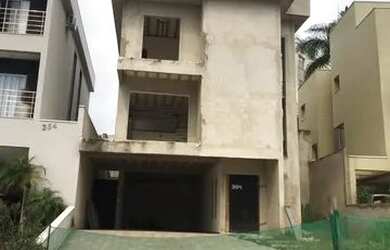 Imagem: A casa em condomínio possui 4 Dormitórios, 5 Banheiros, 5