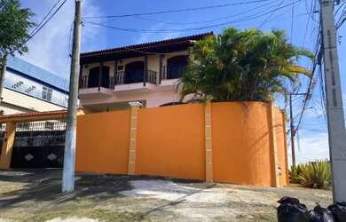 Imagem: A casa possui 5 Dormitórios, 5 Banheiros, 5 Vagas na garagem