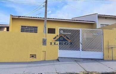 Imagem: A casa possui 3 Dormitórios, 2 Banheiros, 2 Vagas na garagem