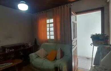 Imagem: A casa possui 2 Dormitórios, 2 Banheiros, 1 Vaga na garagem