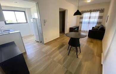 Imagem: O apartamento possui 1 Dormitório, 1 Banheiro, 1 Vaga na garagem