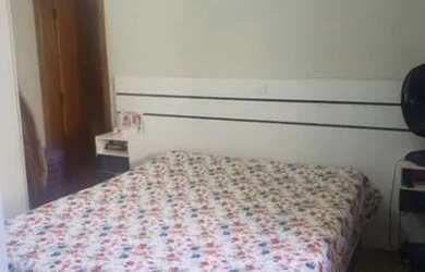 Imagem: A casa possui 3 Dormitórios, 2 Banheiros, 2 Vagas na garagem