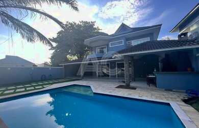 Imagem: A casa em condomínio possui 4 Dormitórios, 5 Banheiros, 3