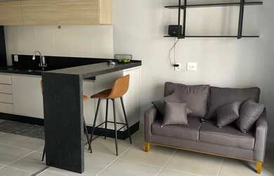 Imagem: O apartamento possui 1 Dormitório, 1 Banheiro, 1 Vaga na garagem