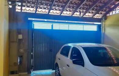 Imagem: A casa possui 2 Dormitórios, 1 Banheiro, 1 Vaga na garagem