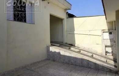 Imagem: A casa possui 3 Dormitórios, 2 Banheiros, 4 Vagas na garagem