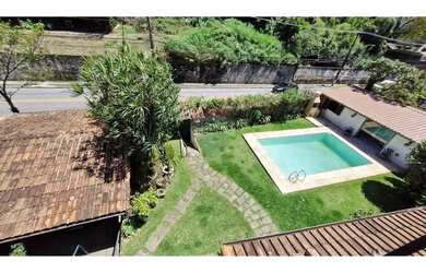 Imagem: A casa possui 4 Dormitórios, 4 Banheiros, 2 Vagas na garagem