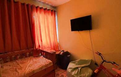 Imagem: O apartamento possui 2 Dormitórios, 1 Banheiro, 1 Vaga na garagem