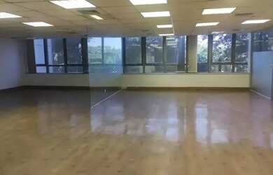 Imagem: O depósito possui 3 Vagas na garagem, 160m² de Área e está