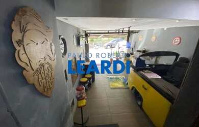 Imagem: O depósito possui 2 Vagas na garagem, 100m² de Área e está