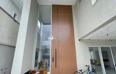 Imagem: A casa em condomínio possui 5 Dormitórios, 5 Banheiros, 2