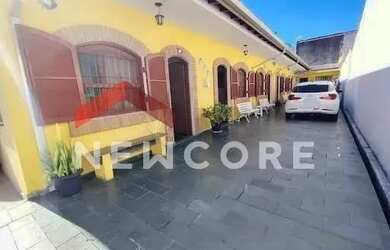 Imagem: A casa possui 5 Dormitórios, 5 Banheiros, 5 Vagas na garagem