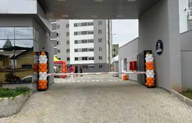 Imagem: O apartamento possui 2 Dormitórios, 1 Banheiro, 1 Vaga na garagem