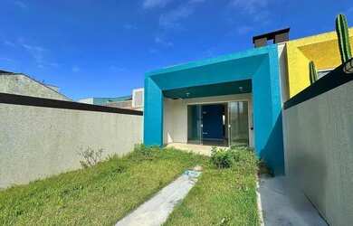 Imagem: A casa possui 2 Dormitórios, 2 Banheiros, 2 Vagas na garagem