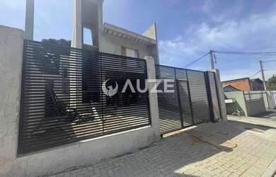 Imagem: A casa possui 3 Dormitórios, 3 Banheiros, 2 Vagas na garagem